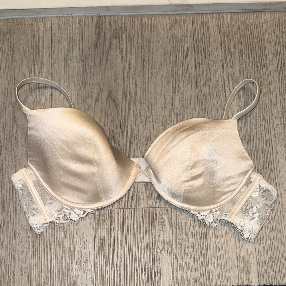 NWOT La Perla Satin and Lace Push-Up Bra in Light Cream